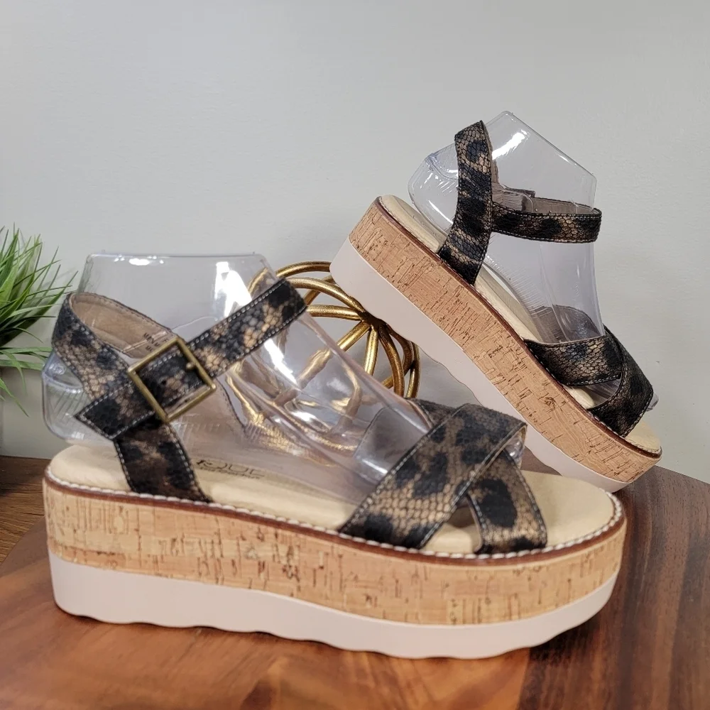 Boutique By Corky's Fluffie Bronze Snake Print Platform Sandals Size 8